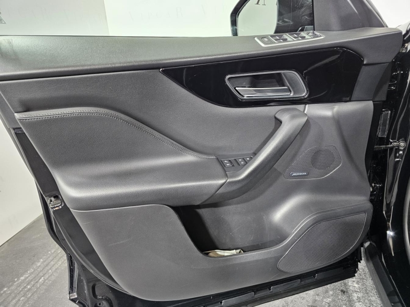 Jaguar F-Pace бензин 2017 id-1007996 Купить Jaguar F-Pace бензин 2017 id-1007996 в Киеве, Фото №25