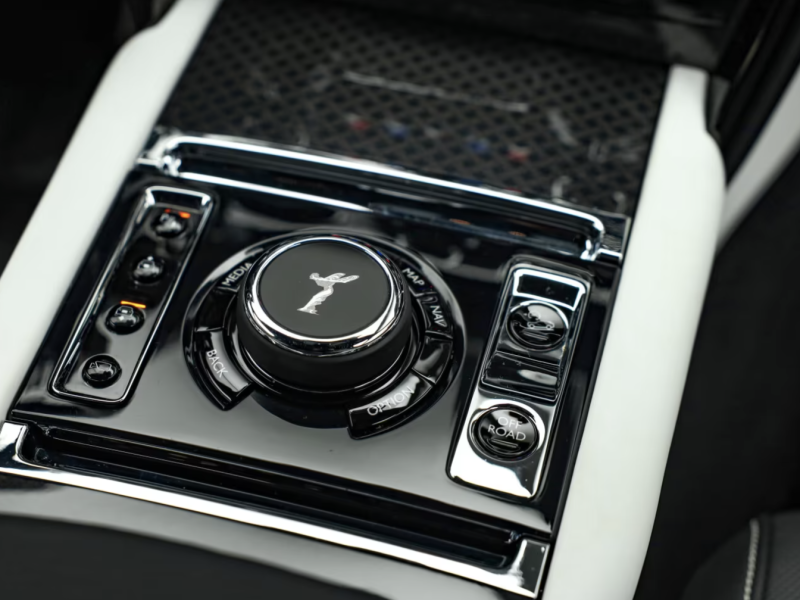 Rolls-Royce Cullinan BLACK BADGE бензин 2021 id-1008115 Купить Rolls-Royce Cullinan BLACK BADGE бензин 2021 id-1008115 в Киеве, Фото №8