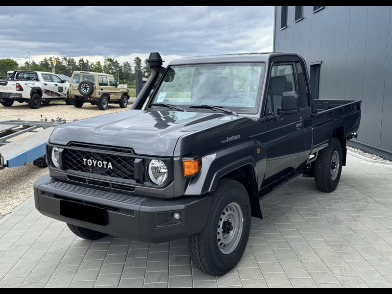 Toyota Land Cruiser 79 бензин 2025 id-1008128