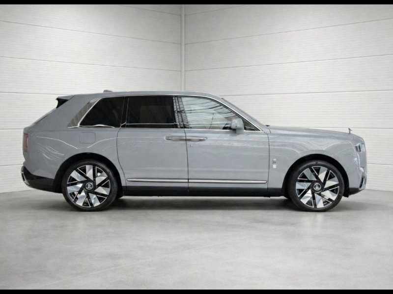 Rolls-Royce Cullinan Black Badge Series II бензин 2026 id-1008156 Купить Rolls-Royce Cullinan Black Badge Series II бензин 2026 id-1008156 в Киеве, Фото №3