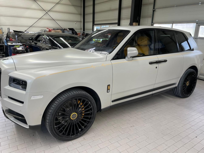 Купить Rolls-Royce Cullinan Black Badge Mansory бензин 2024 id-1008436 в Киеве, Фото №4