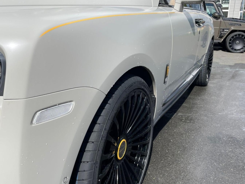 Купить Rolls-Royce Cullinan Black Badge Mansory бензин 2024 id-1008436 в Киеве, Фото №1