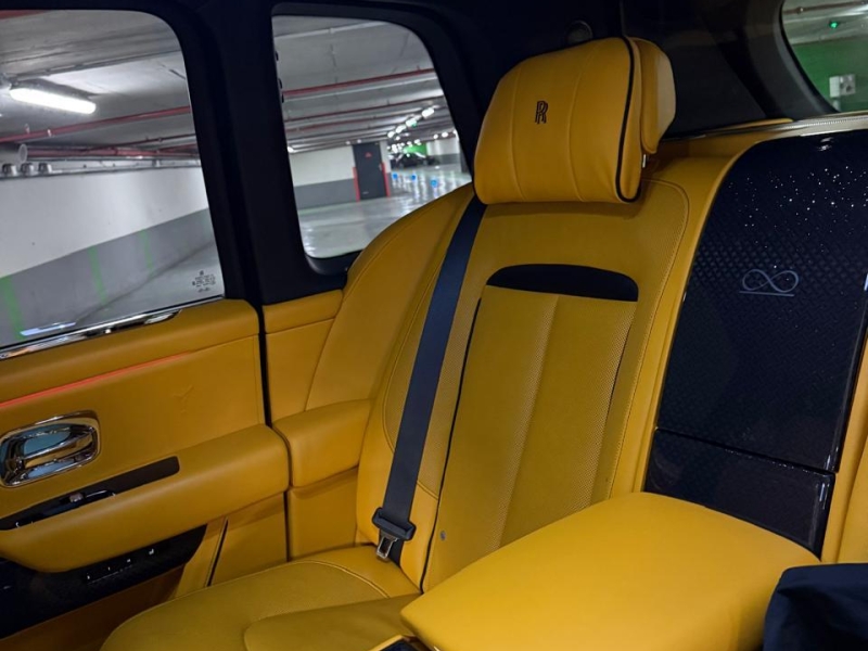 Купить Rolls-Royce Cullinan Black Badge Mansory бензин 2024 id-1008436 в Киеве, Фото №8