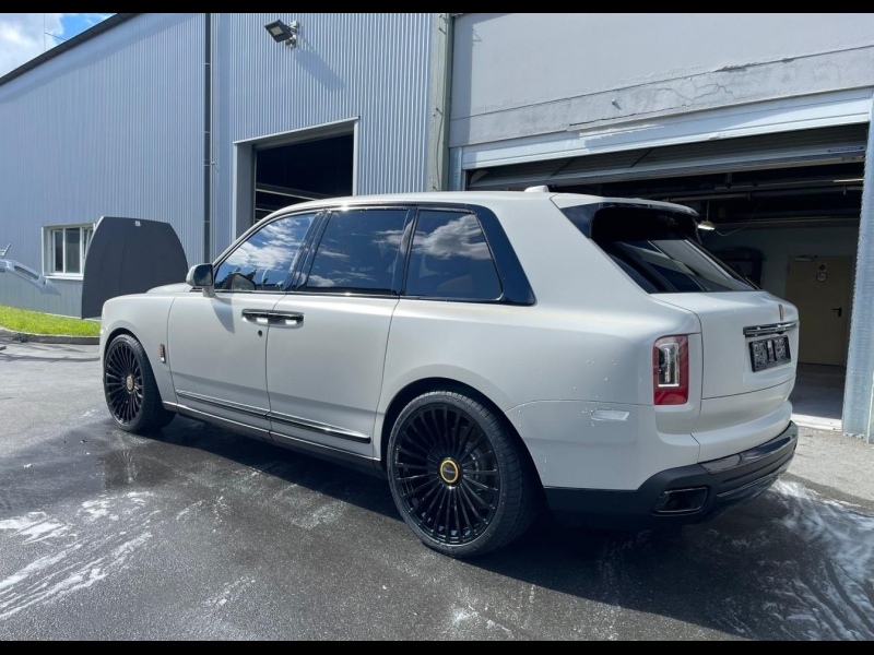 Купить Rolls-Royce Cullinan Black Badge Mansory бензин 2024 id-1008436 в Киеве, Фото №3