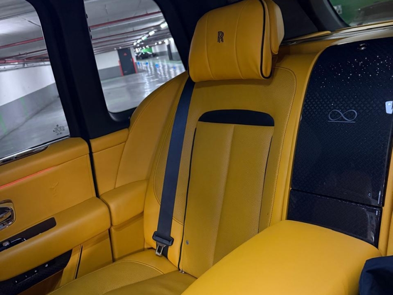 Купить Rolls-Royce Cullinan Black Badge Mansory бензин 2024 id-1008436 в Киеве, Фото №9