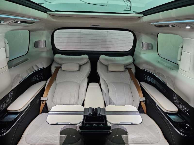 Купить Zeekr 009 Brilliance электро 2025 id-1008498 в Киеве, Фото №13